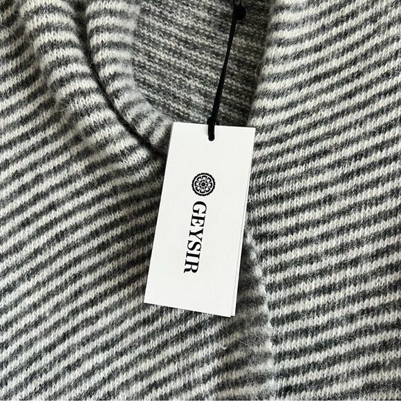 Geysir Women’s Gray White 100% Icelandic Wool Cardigan Sweater Size Small - Picture 4 of 9